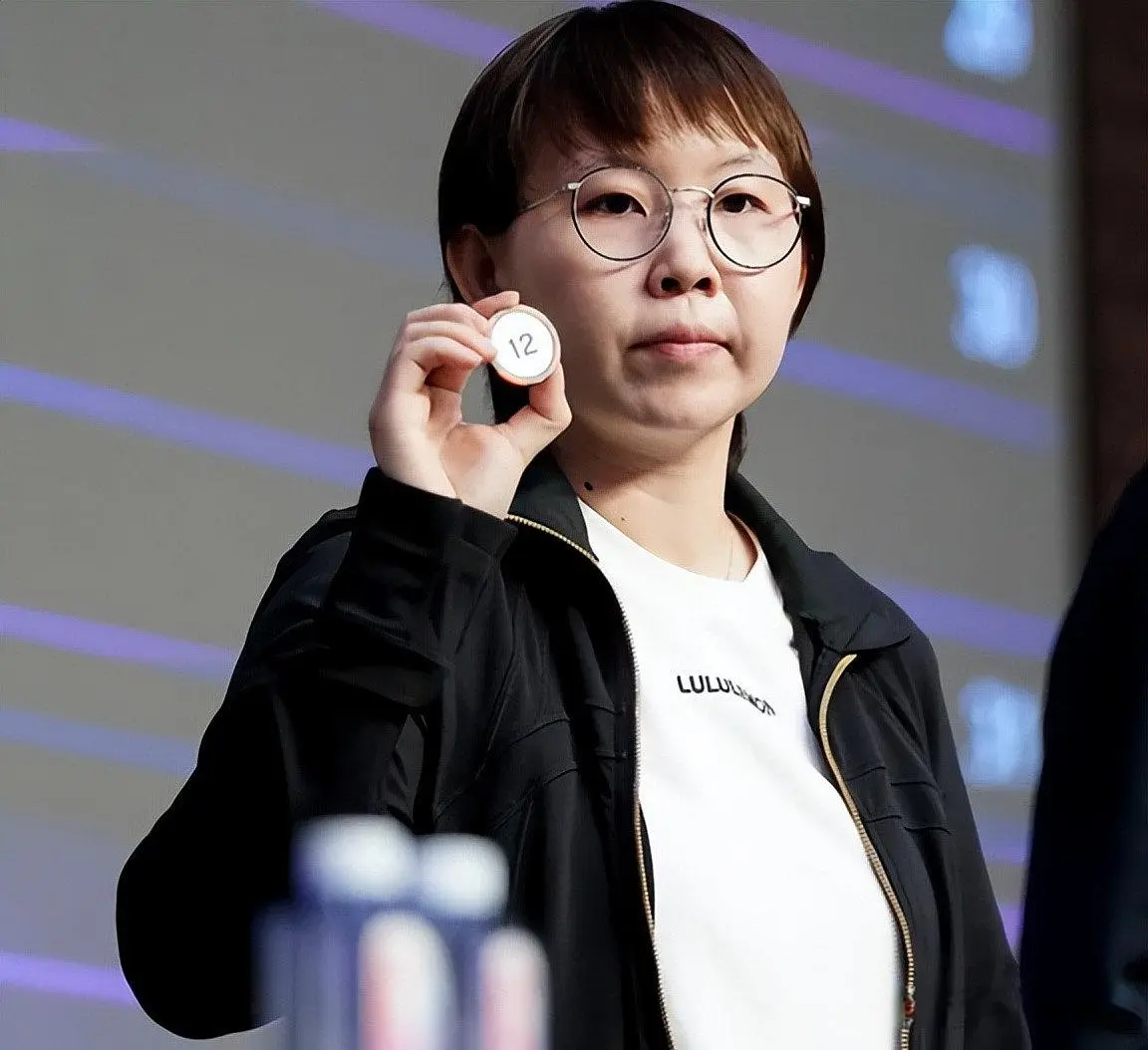 联赛给她的, img, 这姑娘到底
